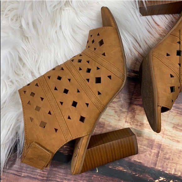 Heart D Brown Laser Cut Booties Heels - Picture 5 of 11